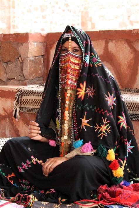 Egypt. Bedouin woman of Sinai | O Pacto dos Dragões | Pinterest | World, Women's fashion and ...