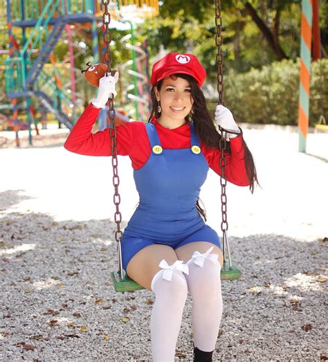 Female Super Mario by caroangulito on DeviantArt