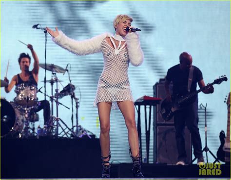 Miley Cyrus Sings 'Wrecking Ball' in Nearly Nude Outfit (Video): Photo 2957247 | Miley Cyrus ...