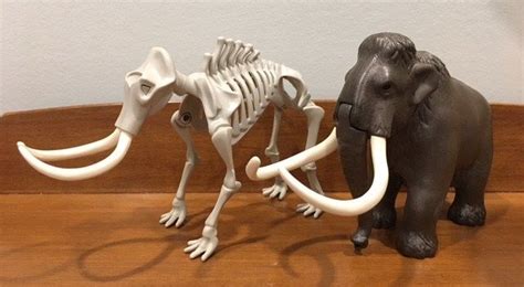 Mammoth Skeleton Tent with Cavemen (Playmobil) – Dinosaur Toy Blog ...