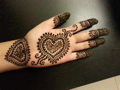 30+ Easy Henna Mehndi Designs that you can Draw yourself - Listaka