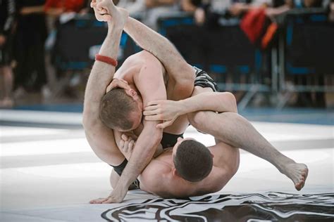 An Analysis of the Grappling Maneuver