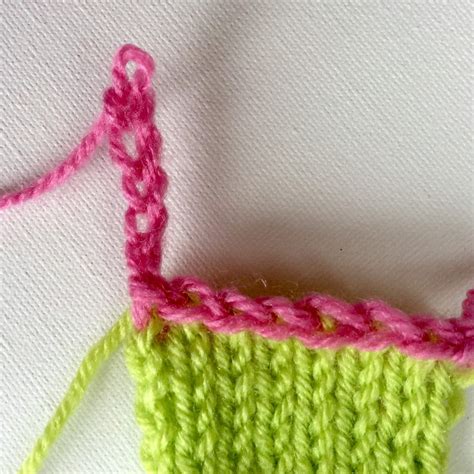 tutorial: crochet provisional cast on - La Visch Designs