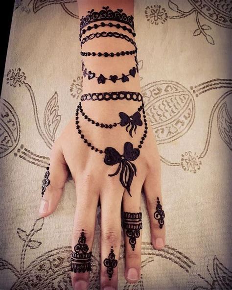 36 Beautiful Henna Tattoo Design Ideas - WorldOutfits | Henna tattoo ...