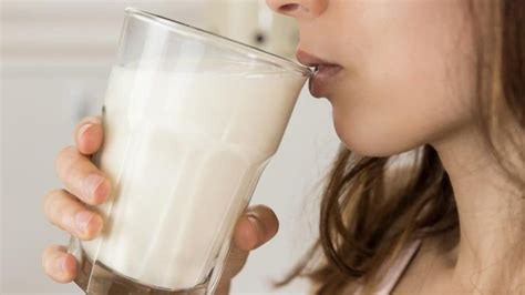 Milk: the 6 myths to debunk about the precious white liquid