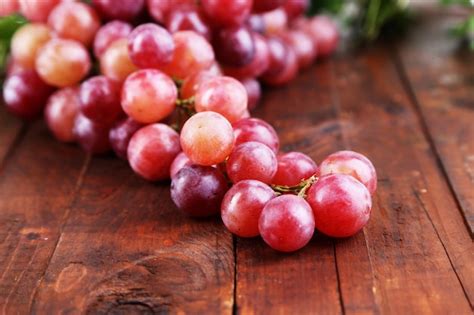 Premium Photo | Ripe purple grapes on wooden table closeup