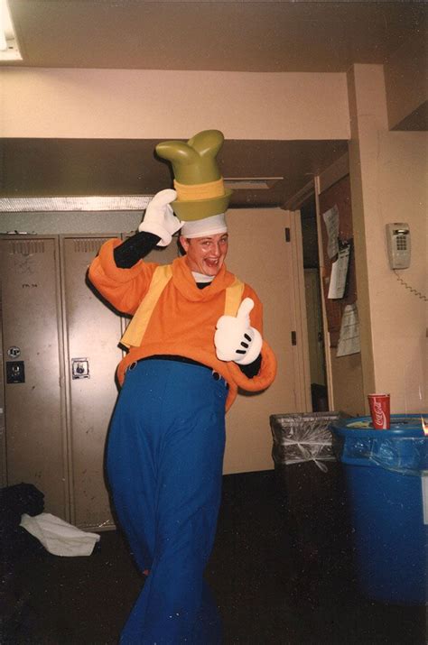 Man Who Has Been Goofy At Disney World For 20 Years Shares The Most Magical Moment Of His Career ...