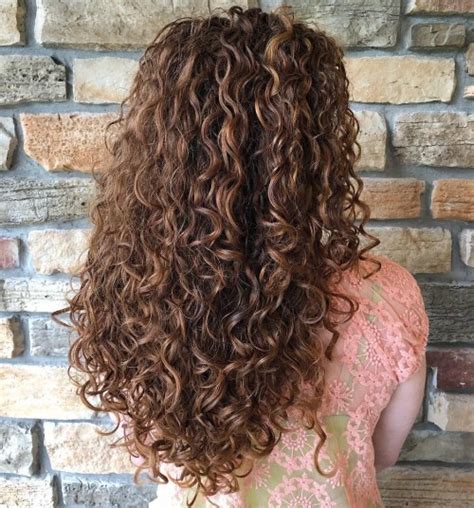 60 Styles and Cuts for Naturally Curly Hair in 2024