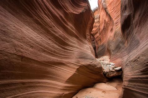 Hiking Sand Wash (Red Cave) Loop in Elkheart Cliffs BLM, Utah