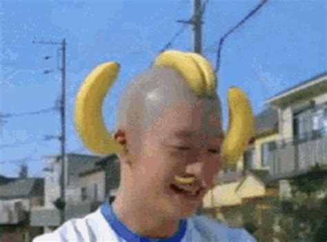 Banana Many Bananas GIF - Banana Many Bananas Flying - Discover & Share GIFs