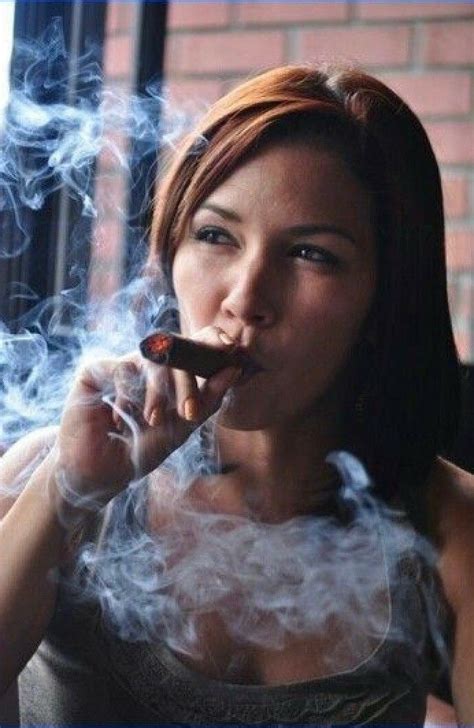 Smoking Ladies, Cigar Smoking, Cigars, Craze, Beautiful Women, Smoke, Lady, Cuba, Beauty