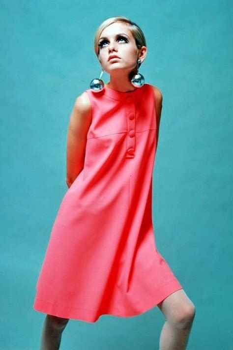 Twiggy Wearing Every 60s Fashion Trend Ever — ZEITGEIST