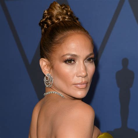 Jennifer Lopez’s mocha manicure is the season’s ultimate neutral | Vogue France