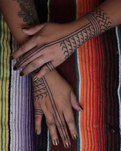 Contemporary Kalinga. Hand Poked Tattoo, Poke Tattoo, Henna Hand Tattoo, Thai Tattoo, Finger ...