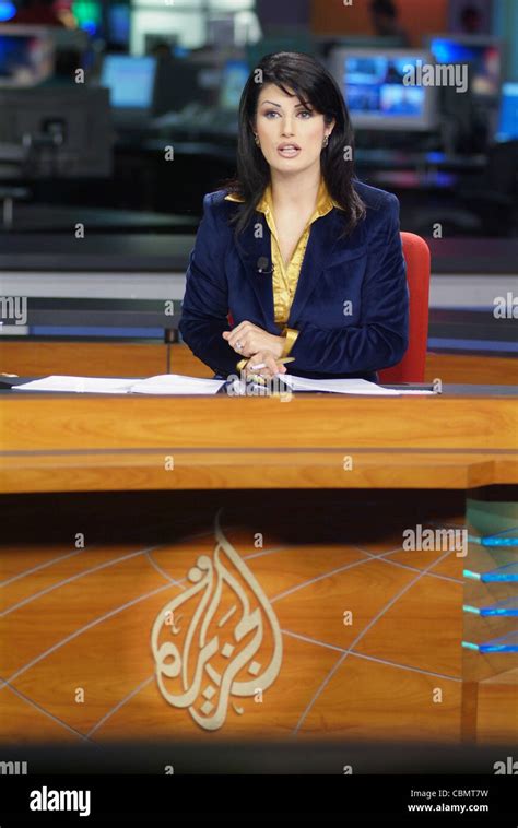 Al Jazeera TV (arabische Kanal) Nachrichtensprecher Lina Zahreddine ...