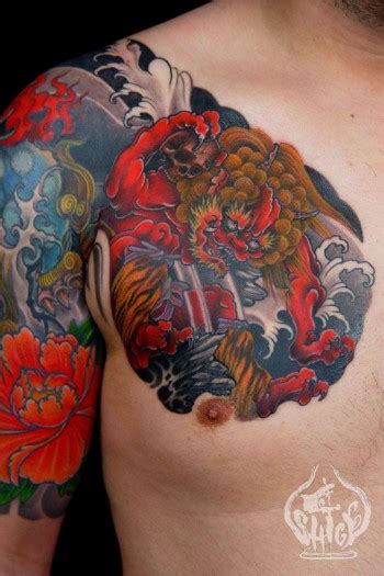 Tatuaje de León Fu con una calavera en la garra - Tatuajes Japoneses