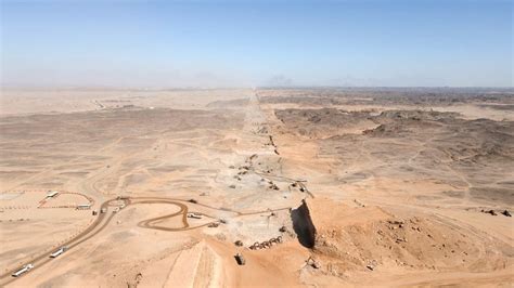 Saudi Arabia is still building The Line - the wall city in the desert ...