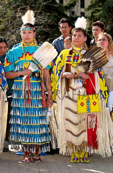 CREE INDIAN WOMEN IN CANADA | TIM GRAHAM | Native american regalia ...