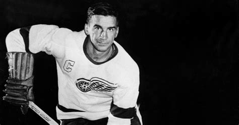 Ted Lindsay, Hall of Fame Scorer Who Powered Red Wings, Dies at 93 ...