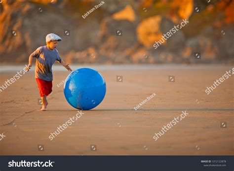 42,922 Push A Ball Images, Stock Photos & Vectors | Shutterstock