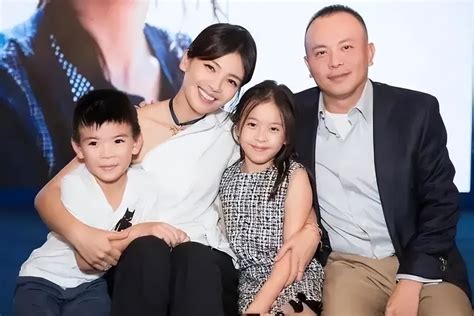 44-year-old Liu Tao posted a family portrait. She is as delicate as a girl, her husband is old ...