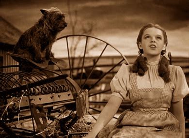 THE WIZARD OF OZ (1939) ~ Dorothy (Judy Garland) sings Over The Rainbow ...