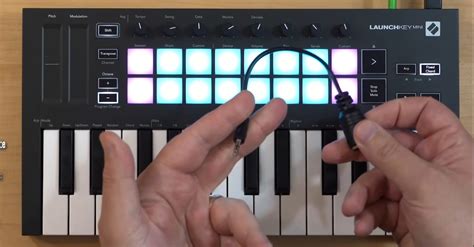 Novation LaunchKey MINI MK3 Review & Demo – Synthtopia