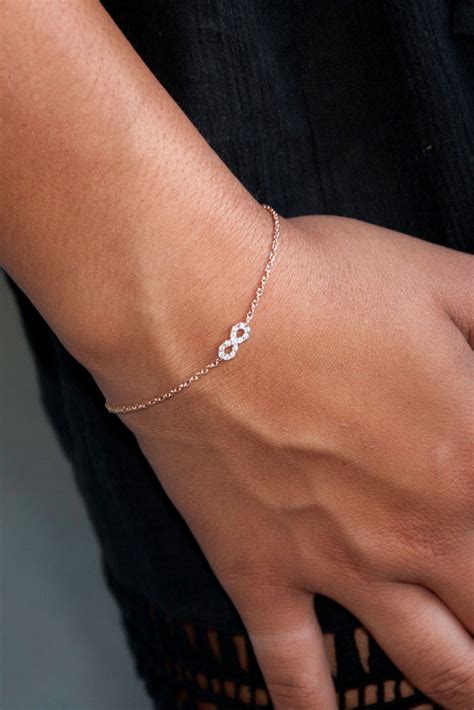 A minimalistic delicate infinity bracelet that knows no bounds. Sparkling white diamonds are set ...