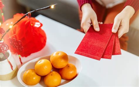 How to Celebrate Lunar New Year with Red Envelopes | Mydoh