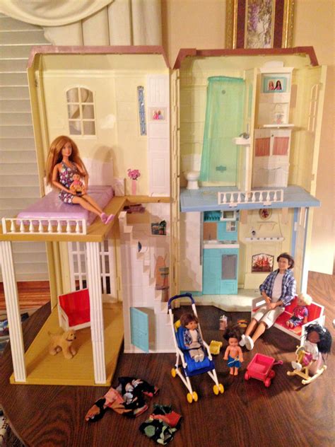 Barbie Happy Family Dollhouse