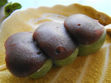 Yomogi dango | Mako said- try it. Japanese sweet dumpling wi… | Flickr