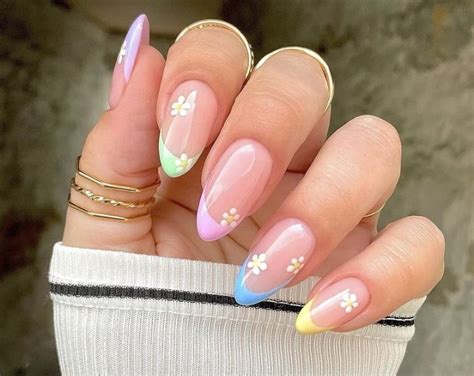 Mix color French tip flower nail design | Påskenegle, Forårsnegle, Negledesign