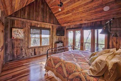 11 Luxury Cabins in Texas (Hot Tubs + Hill Country Views!) [2024 Updated]