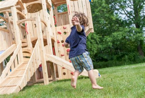 Free the feet! The benefits of being barefoot | CedarWorks Playsets