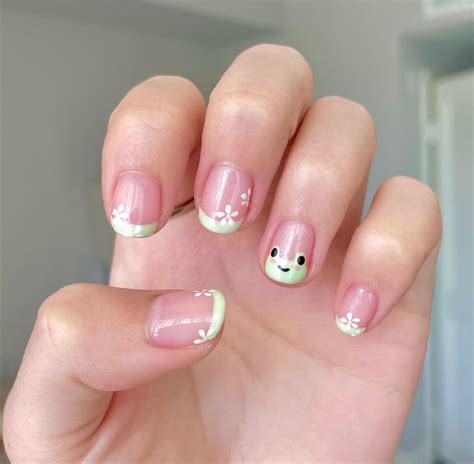 "How to Nail the Perfect Daisy Manicure: Tips, Tricks, and Inspiring ...
