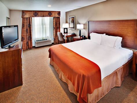 Holiday Inn Express & Suites Dubuque-West Guest Room & Suite Options