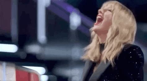 Taylor Swift Laugh GIFs - Find & Share on GIPHY