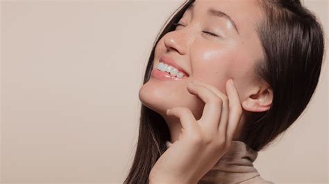 How to Brighten Your Skin: 8 Helpful Brightening Tips - L’Oréal Paris