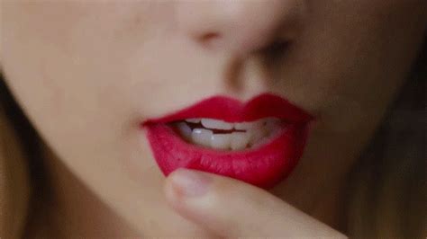 Анимированное фото | Taylor swift videos, Perfect lips, Makeup trends