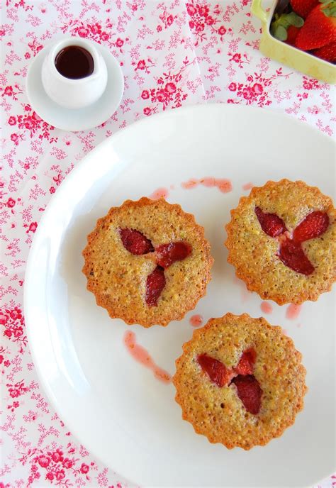 Strawberry, pistachio and orange cakes / Bolinhos de laran… | Flickr