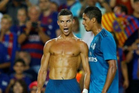 Cristiano Ronaldo, strip in campo per la vittoria in Supercoppa: la ...