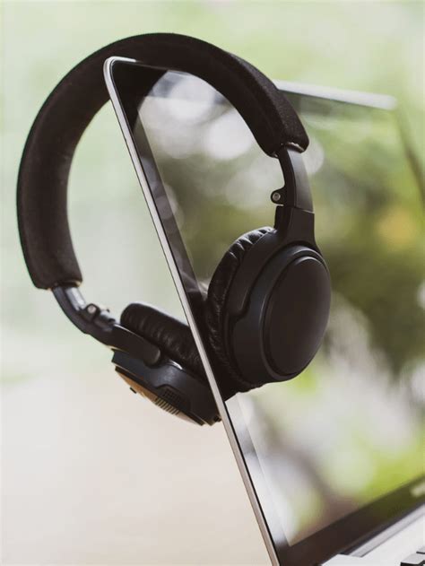 How to Pair JBL Headphones (For All Devices) | Producer Hive