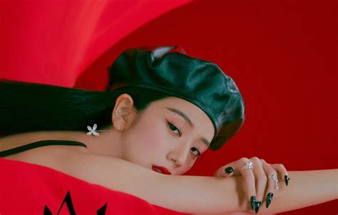 Jisoo debuts at Number Two on Billboard Global 200 with ‘Flower’