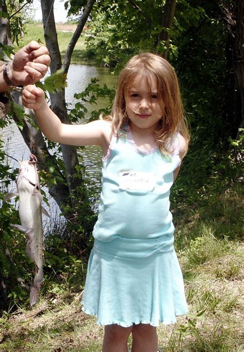 File:Cute little girl fishing.jpg - Wikimedia Commons