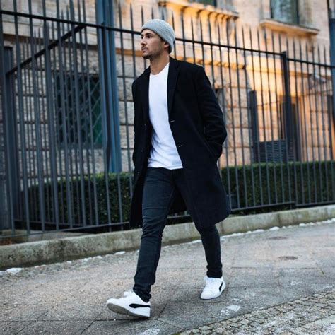 How to Wear a Beanie Hat | Black beanie outfit, Black overcoat, Fall outfits men