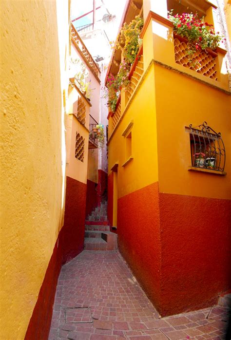 Callejon del Beso | Callejon del beso, Guanajuato, Mexico lindo