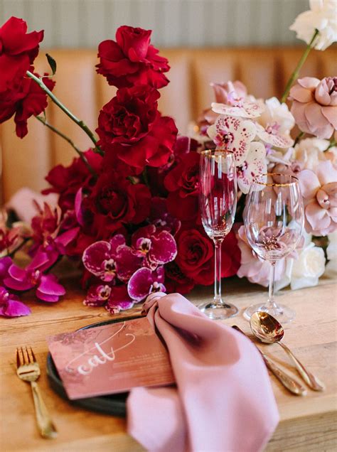 Ombre red pink floral centerpiece. #wedding #redwedding #weddingflowers #pinkfloral Magenta ...
