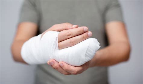 Hand Injuries at Work - Health Blog | Thumbay University Hospital