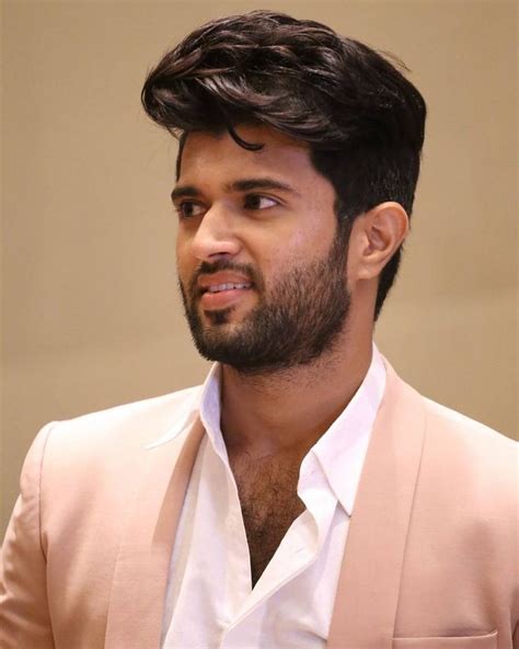 Vijay Devarakonda Wiki, Age, Family, Movies, HD Photos, Biography, and ...