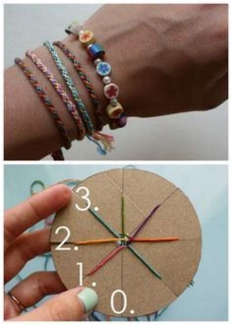 Bracelet d'amitié tissé bricolage utilisant un métier à tisser en carto… | Friendship bracelet ...